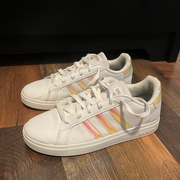 YOUTH GIRLS ADIDAS Grand Court Shoes WTE/IRIDESCENT SIZE 5.5 (NEED NEW INSOLES) - Picture 2 of 9